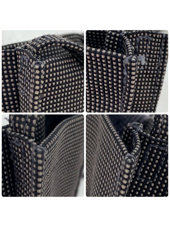 Have you ever wondered what fits inside of an Hermès Kelly  Hermes Shoulder Bag Pochette Her Line Smartphone Travel